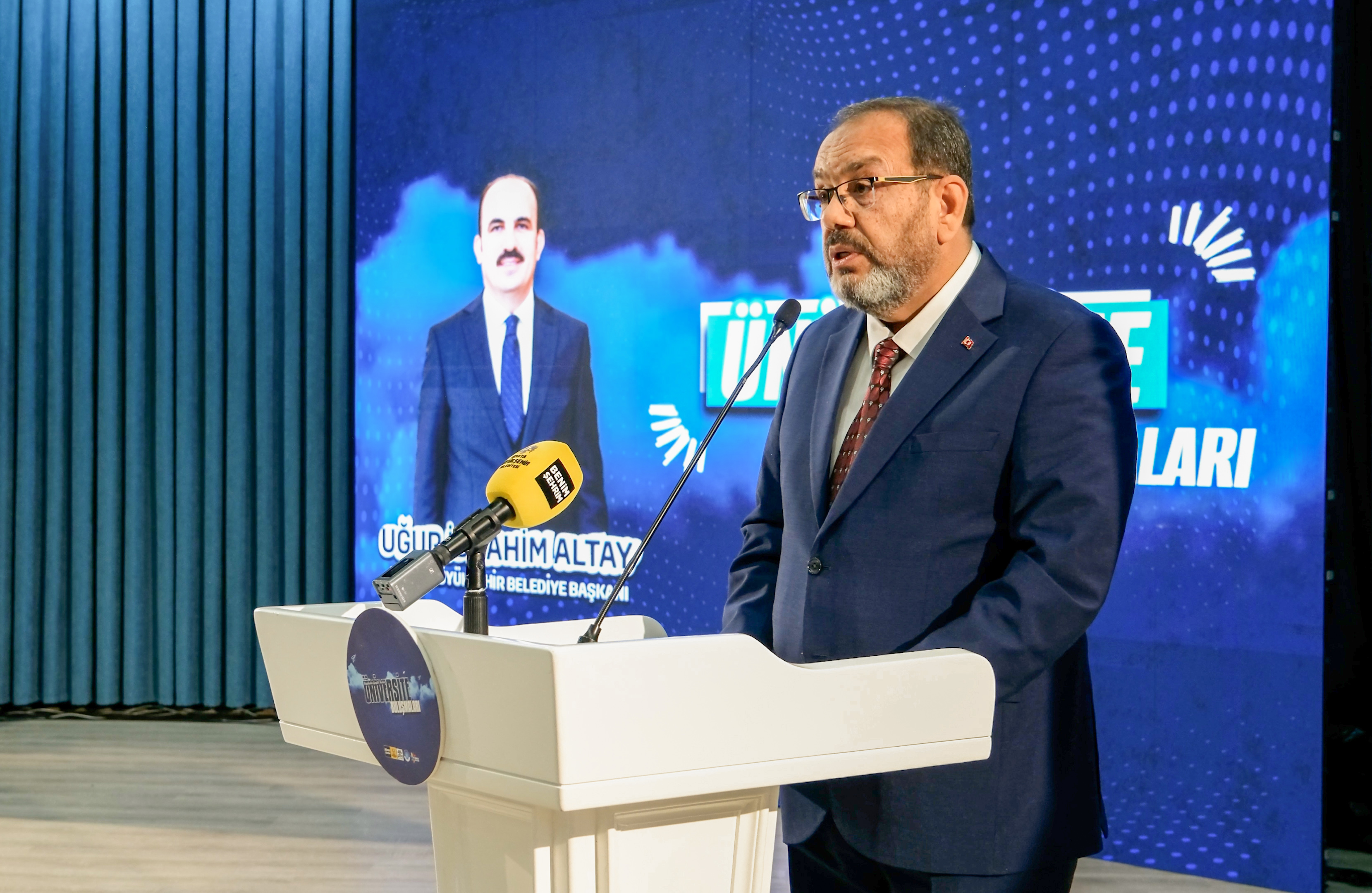 baskan-ugur-ibrahim-altay-ktunde-ogrencilerle-bulustu-7.jpg