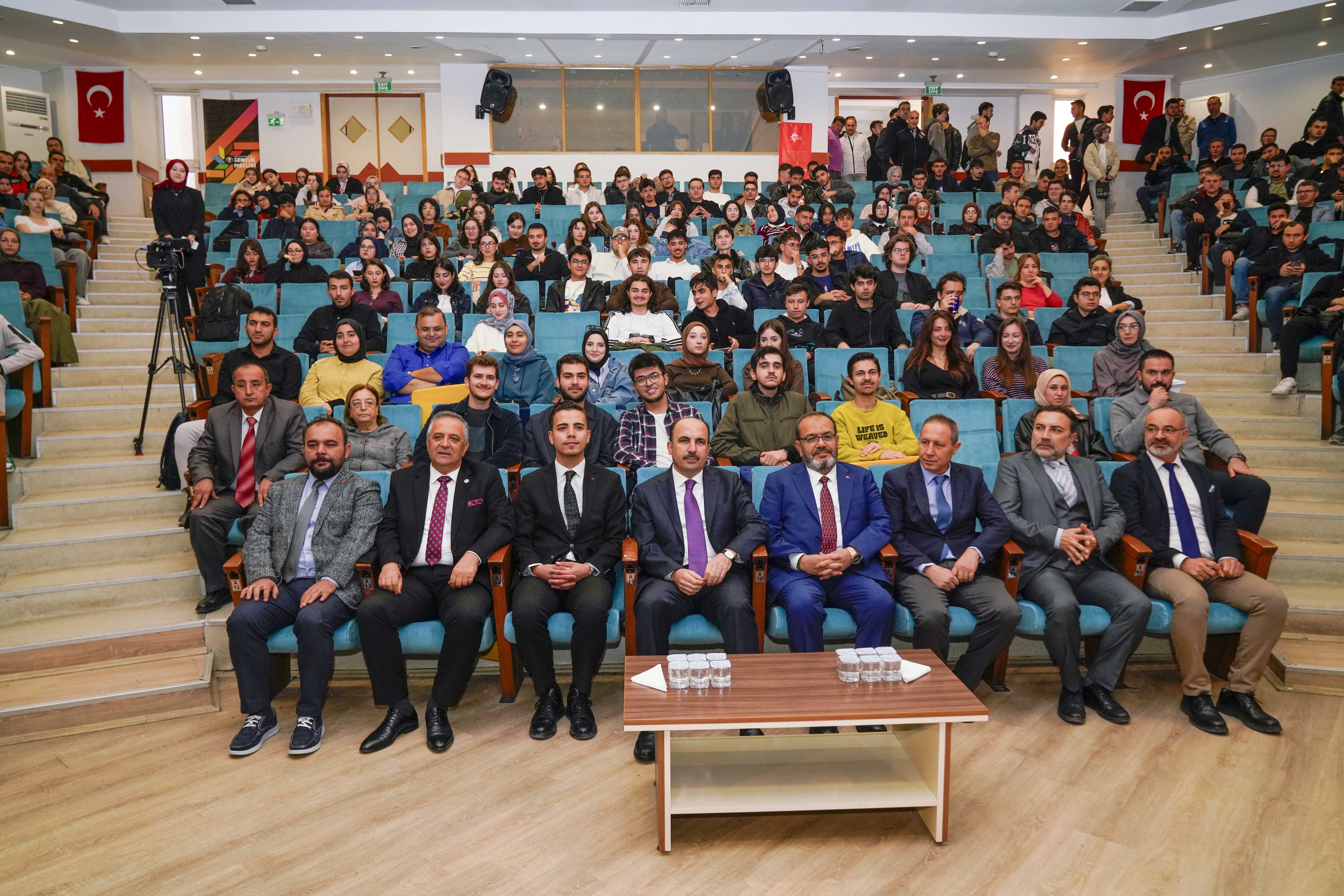 baskan-ugur-ibrahim-altay-ktunde-ogrencilerle-bulustu-8.jpg