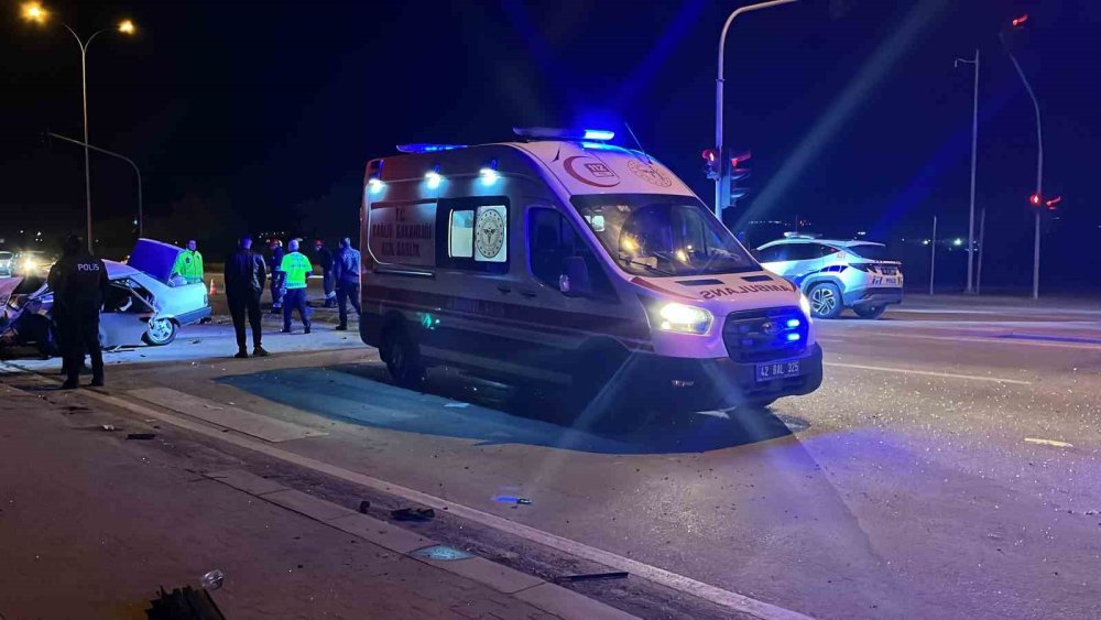 Kırmızı ışık ihlali kazayı getirdi! 5 yaralı