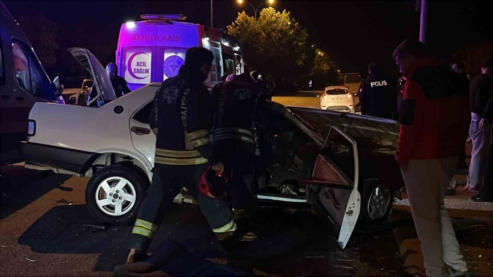 Kırmızı ışık ihlali kazayı getirdi! 5 yaralı