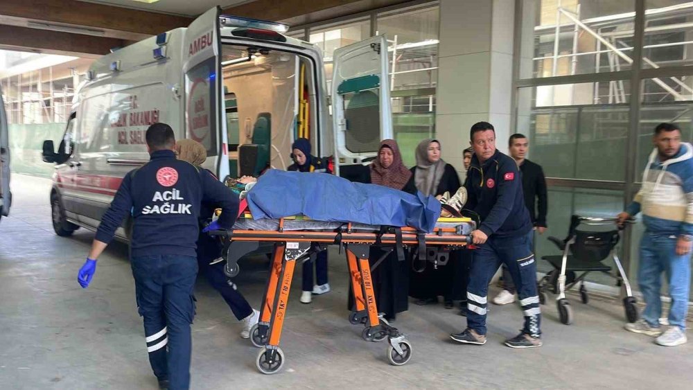 Karaman’da patpat devrildi! 8 zeytin işçisi yaralı