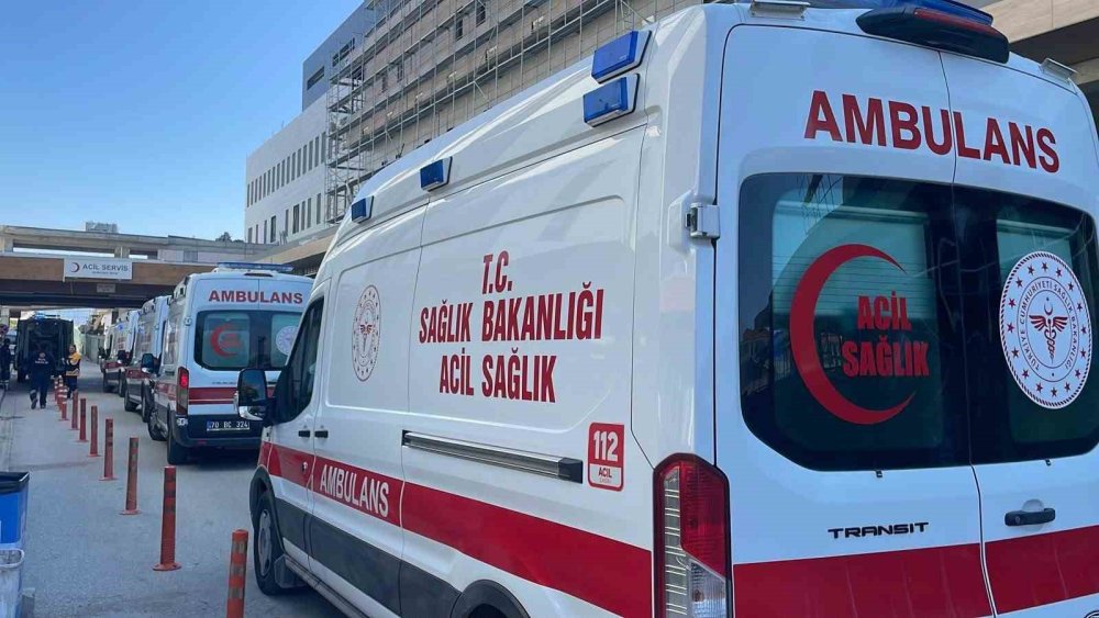 Karaman’da patpat devrildi! 8 zeytin işçisi yaralı