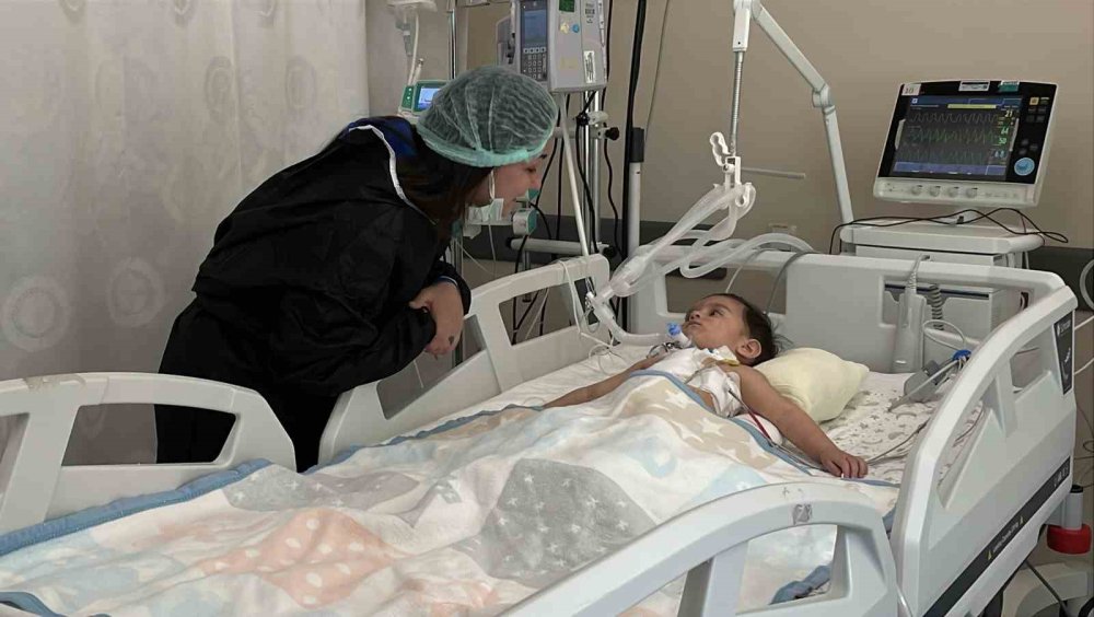 Akciğerine Ceviz Kaçan Bebek Konya Şehir Hastanesi'nde Hayata Tutundu
