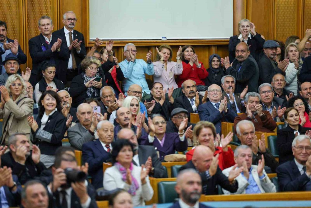 Özgür Özel’den İktidara 'Yanlış Tuğla' Göndermesi