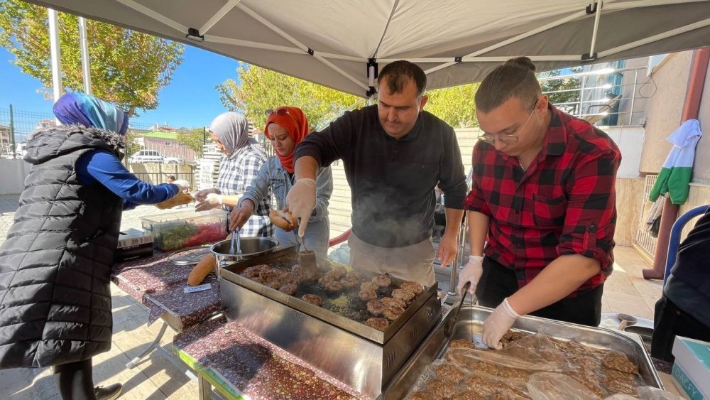 Karaman’da ortaokul öğrencilerinden Filistin’e anlamlı destek