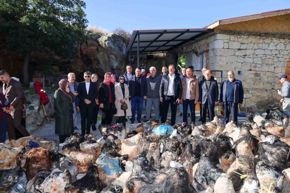 Meram’da Asırlık Gelenek: 10 Ton Tulum Peyniri Dualarla Mağaradan Çıkarıldı
