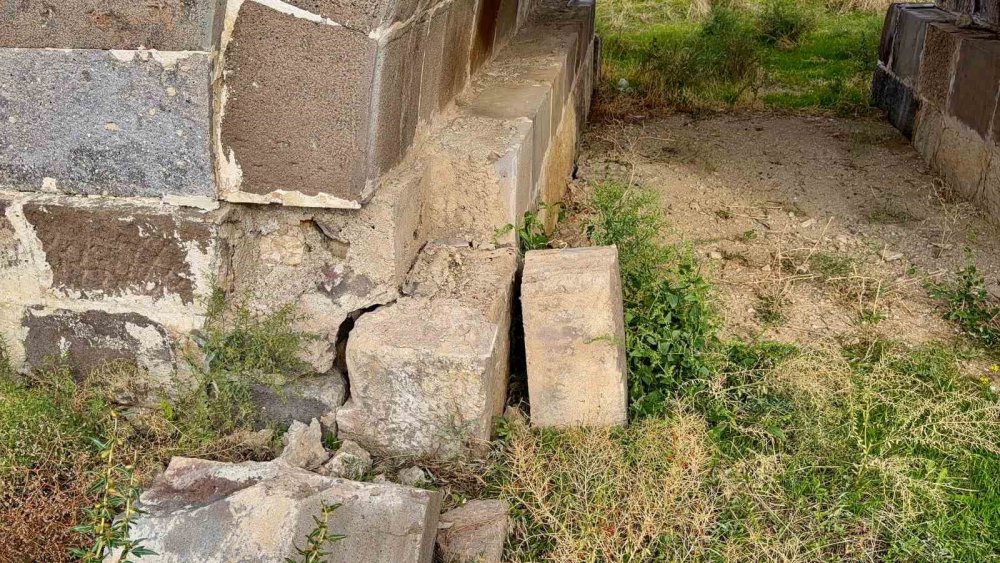Kanuni'nin Sefer Yolu Üzerindeki Kırkgöz Köprüsü Kaderine Terk Edildi