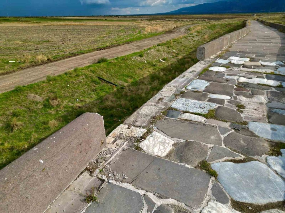 Kanuni'nin Sefer Yolu Üzerindeki Kırkgöz Köprüsü Kaderine Terk Edildi
