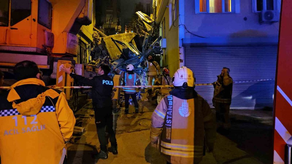 Kentsel Dönüşüm İçin Boşaltılan 5 Katlı Bina Çöktü
