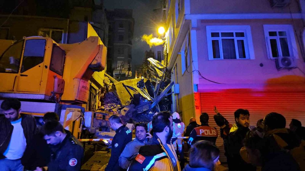 Kentsel Dönüşüm İçin Boşaltılan 5 Katlı Bina Çöktü