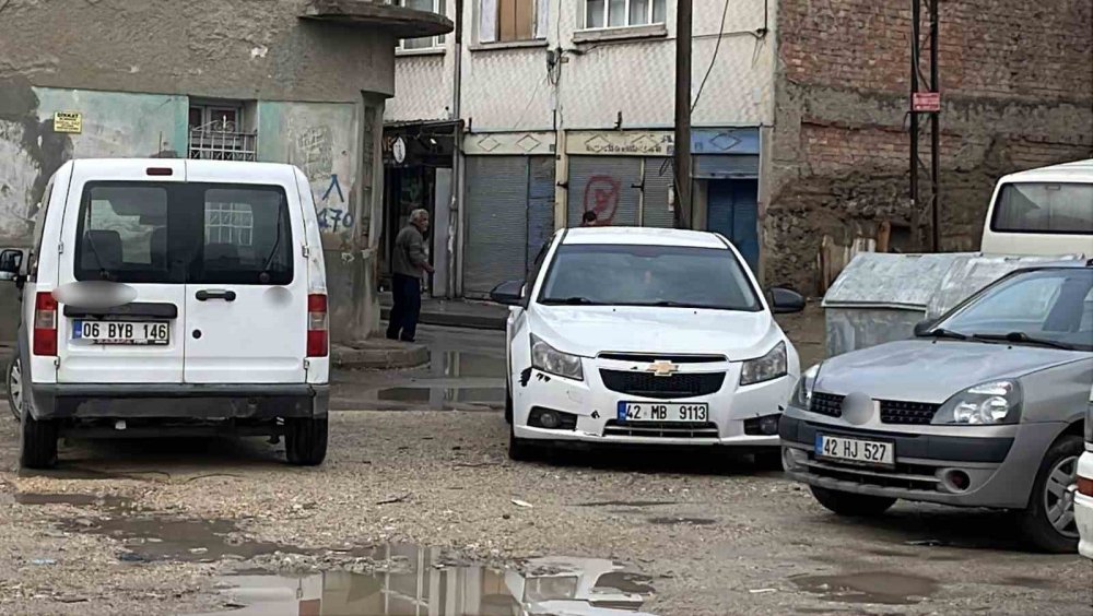 Meram'da Toprak Kaydı, Doğalgaz ve Su Hatları Patladı