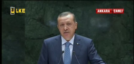 Erdoğannın okuduğu şiir salonu böyle coşturdu