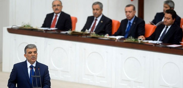 Abdullah Gül Mecliste Gezicilere göz kırptı