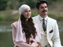 Fahriye Evcen türkü söyledi