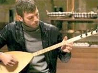 Kıvanç Tatlıtuğun sesi de güzelmiş