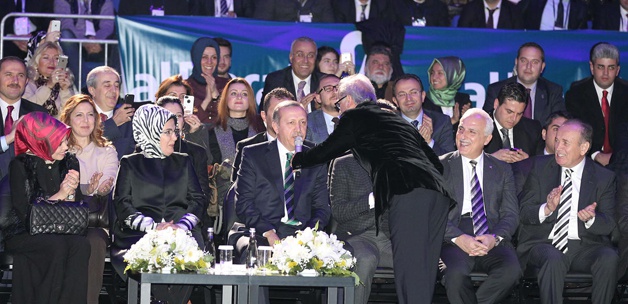 Başbakan Erdoğan ilahi okudu