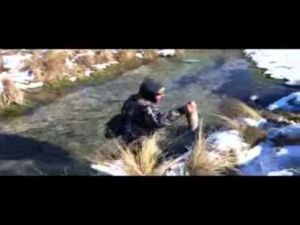 Soğuk Buz Gibi Havada Gölde İlginç Balık Avı