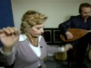 Orhan baba (Gencebay) çaldı Nazlı Ilıcak oynadı