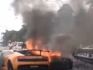 3 lamborghini çarpışırsa