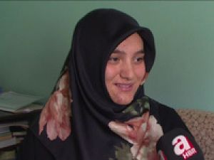 İşte Başbakan Erdoğan'a bileziklerini veren kız