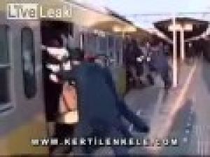 Dünyanın en kalabalık ülkesi Çin'de trene binmek işte bu kadar zor...