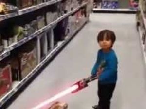 Üç Yaşındaki Oğlunu Bir "Süper Kahraman"a çeviren Baba