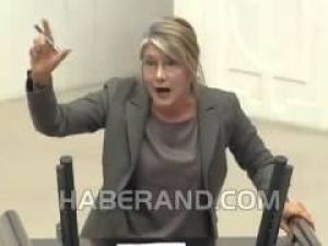 Emine Ülker Tarhan'ın komik seçim şarkısı