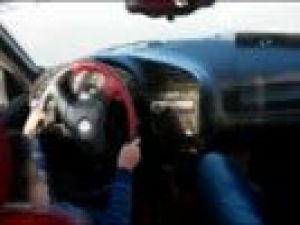 Küçük driftçi rallicilere taş çıkardı