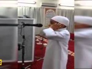 6 Yaşındaki Mehdi Amine Okuduğu Ezan İle Büyülüyor