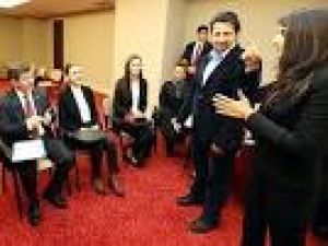 Çocuklarla Oynadı, İşaret Dili Dersi Aldı