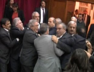 Mecliste olaylı gece