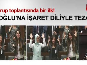 Başbakan Davutoğlu'na işaret diliyle tezahürat