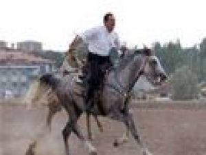 Bir Yiğit Vardı Gömdüler Şu Karşı Bayıra - Muhsin Yazıcıoğlu | İbrahim Sadri