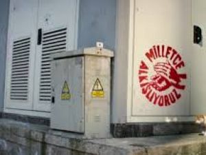 CHP'nin Kedili Reklamı, "Milletçe Alkışlıyoruz"