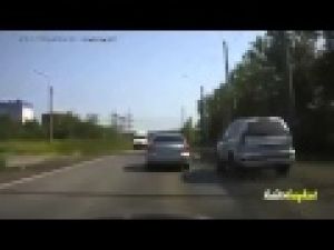 Yol vermeyen araçtan böyle intikam aldı