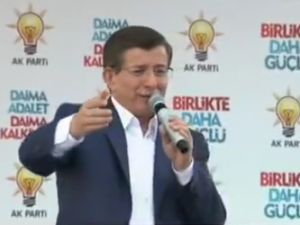 DAVUTOĞLU İŞARET DİLİYLE 'SENİ SEVİYORUM' DEDİ