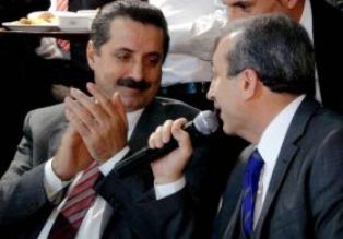 Bakanlar hem söyledi hem oynadı