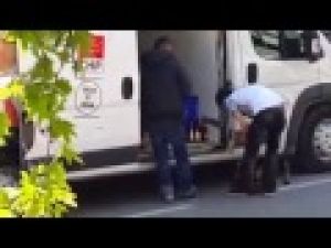 CHP seçim aracında içki şişeleri şaşırtt