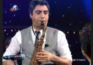 Hem saksafon çaldı hem de keman