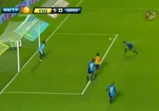 Kendi kalesine öyle bir gol attı ki