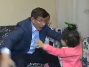 Başbakan Davutoğlu'ndan sürpriz iftar ziyareti