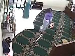 Camide Hırsızlık Yapan Kadın Yakayı Ele Verdi