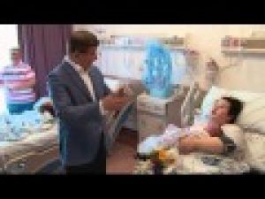 Ahmet Davutoğlu ezan okuyor