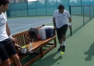 Maradona tenis topu sektirdi