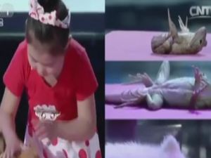 Hipnozcu kız dünyayı şok etti!