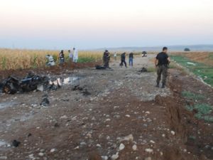 Bomba yüklü patlatılan araçtan cephanelik çıktı