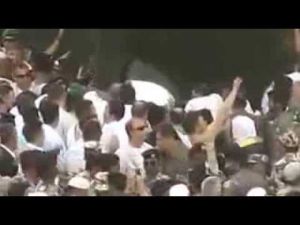 ERDOĞAN HACERÜL ESVEDİ ÖPTÜ MEKKE ÇALKALANDI.