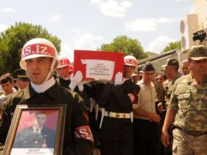 Şehidin cenazesinde imamın duygusal anları