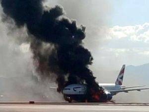 Yolcu uçağı alev alev yandı: 13 yaralı