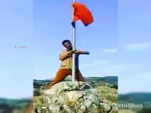 Türk Askeri, PKK'lı Teröriste Bayrak Astırıyor!